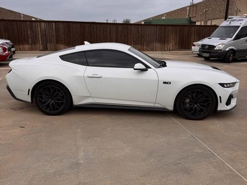 Used 2024 Ford Mustang GT Premium image 9