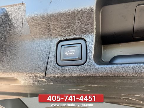 Used 2021 GMC Acadia SLT FWD image 18
