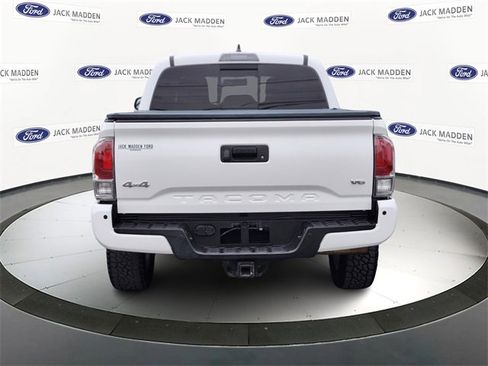 Used 2017 Toyota Tacoma Limited w/ Tow Package image 4