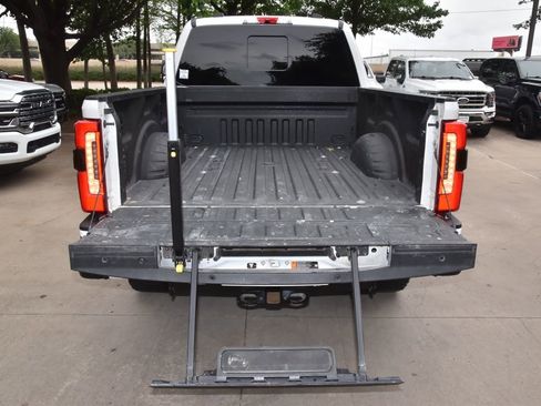 Used 2024 Ford F250 Platinum image 40