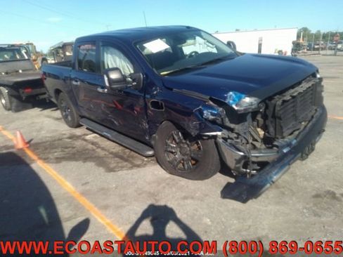 Used 2017 Nissan Titan SV image 5