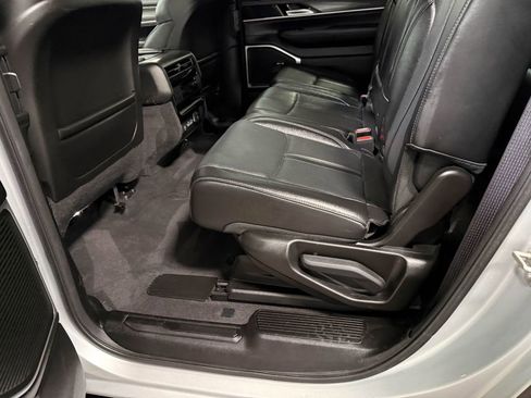 Used 2024 Jeep Wagoneer L Series II w/ Flexible Seating Group AWD/4WD image 47