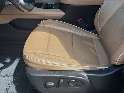 Used 2021 Chevrolet Tahoe Premier w/ Premium Package RWD image 16