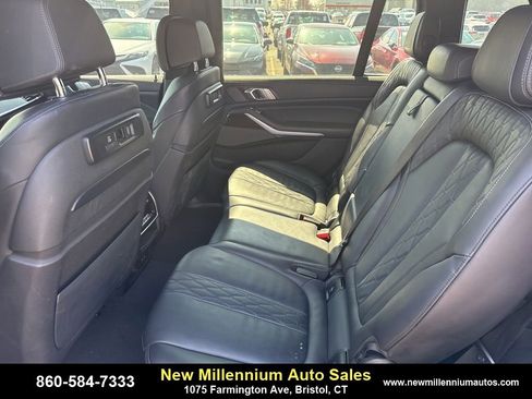 Used 2020 BMW X7 M50i image 9