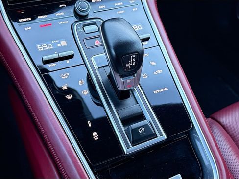 Used 2019 Porsche Panamera 4 image 17