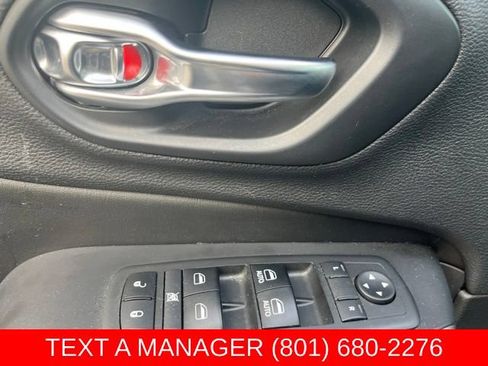 Used 2019 Jeep Cherokee Latitude Plus w/ Comfort/Convenience Group AWD/4WD image 16