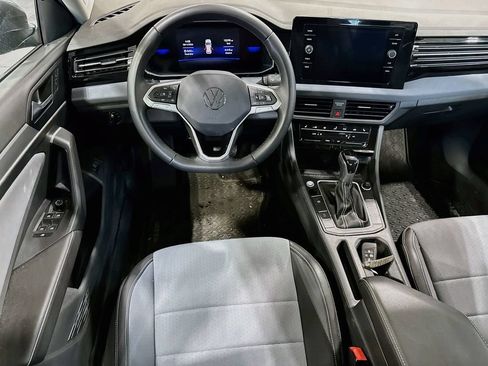 Used 2025 Volkswagen Jetta SE w/ Sunroof Package FWD image 24