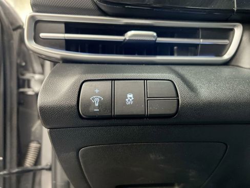 Used 2024 Hyundai Elantra Limited FWD image 19