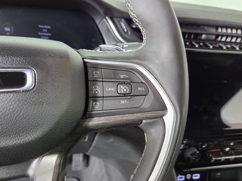 Used 2024 Jeep Grand Cherokee Limited w/ Black Appearance Package AWD/4WD image 21