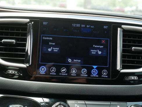 Used 2017 Chrysler Pacifica Premium FWD image 37