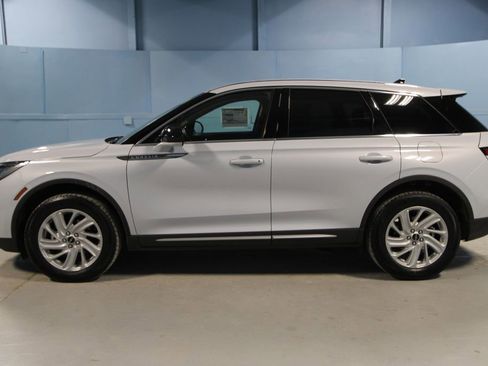 Used 2025 Lincoln Corsair AWD image 32