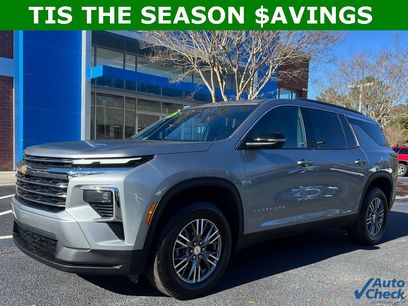 Used 2025 Chevrolet Traverse LT