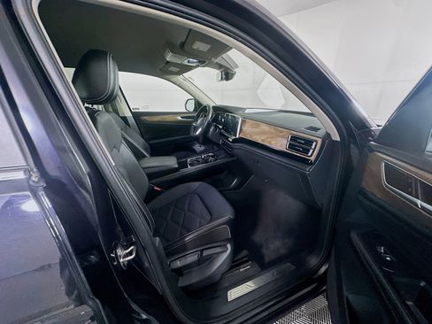 Used 2024 Volkswagen Atlas SE image 33