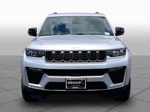 Used 2026 Jeep Grand Cherokee Limited AWD/4WD image 4