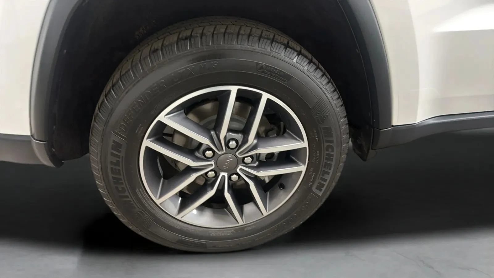 Used 2019 Jeep Grand Cherokee Limited AWD/4WD image 27