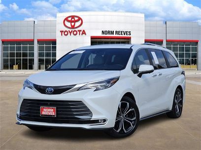 Used 2025 Toyota Sienna Platinum
