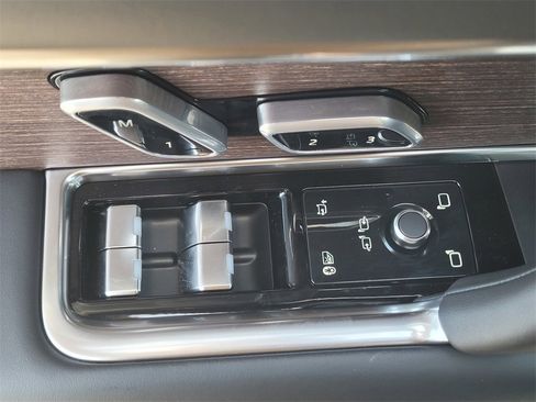 New 2025 Land Rover Range Rover SE image 11