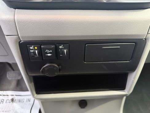 Used 2018 Toyota Sienna XLE image 18