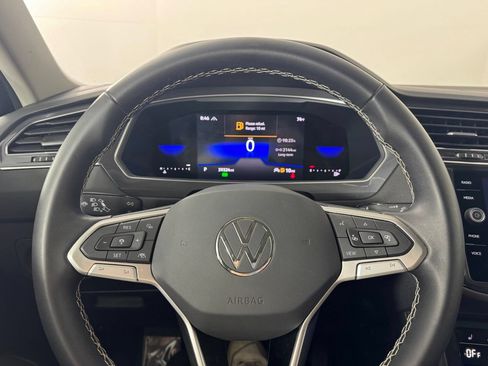 Used 2023 Volkswagen Tiguan SE w/ Panoramic Sunroof Package AWD/4WD image 17
