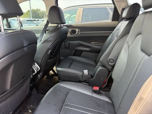 Used 2023 Kia Sorento EX FWD image 10