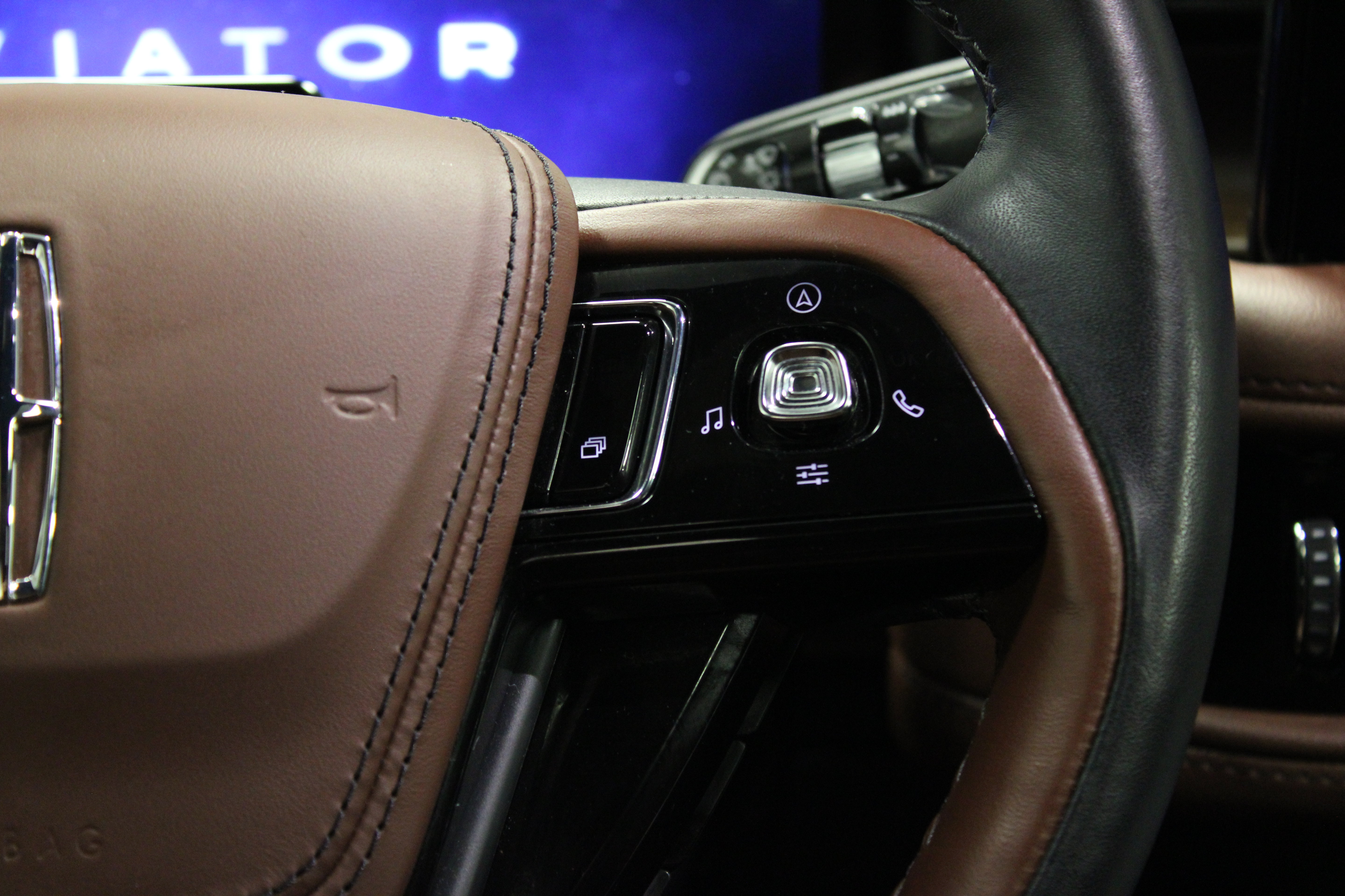 Used 2025 Lincoln Aviator Reserve AWD/4WD image 25