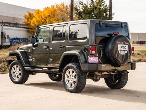 Used 2016 Jeep Wrangler Unlimited Sahara w/ Max Tow Package image 7