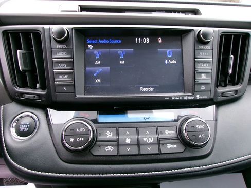 Used 2017 Toyota RAV4 XLE AWD/4WD image 15