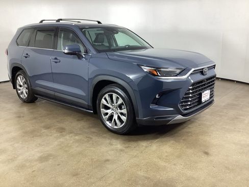 Used 2024 Toyota Grand Highlander AWD image 5