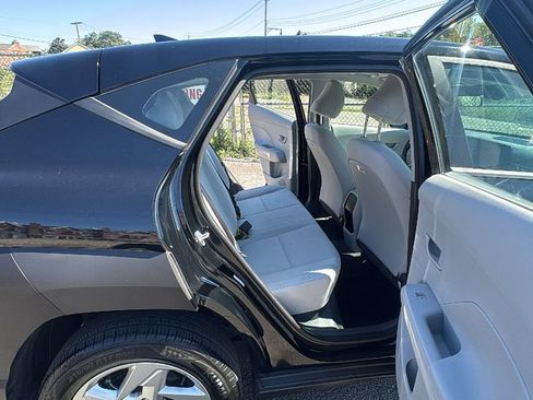 Used 2024 Hyundai Kona SE AWD/4WD image 27