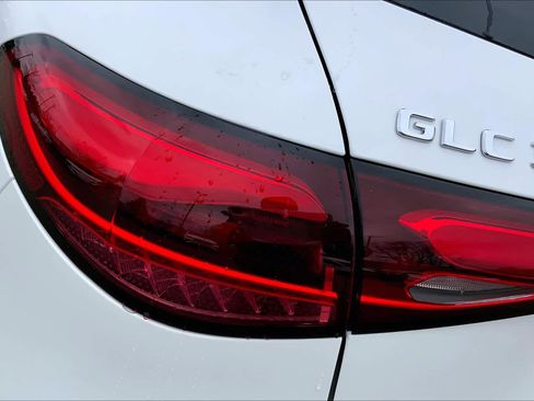 Used 2025 Mercedes-Benz GLC 300 4MATIC image 6