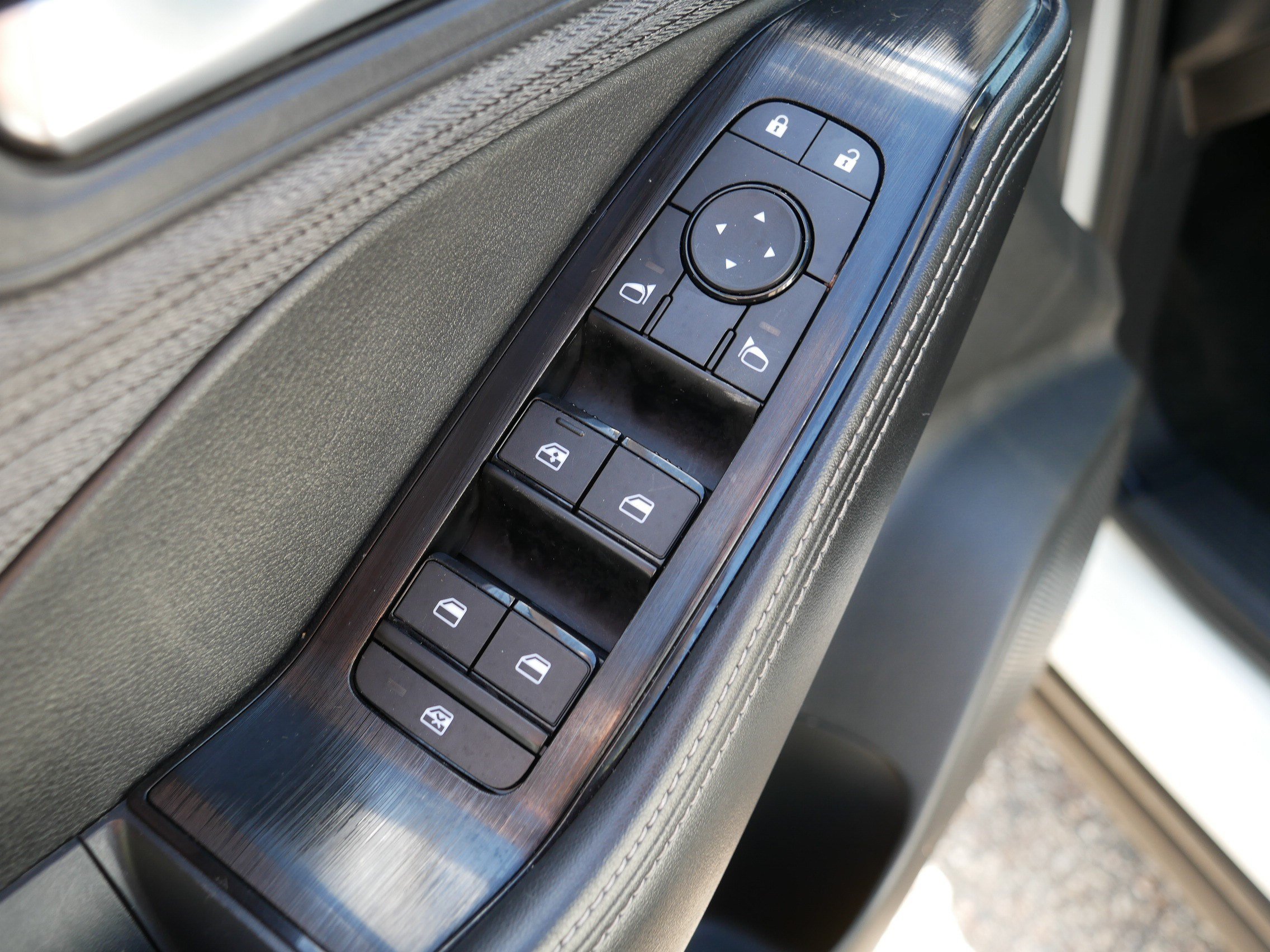 Certified 2023 Nissan Rogue SV AWD/4WD image 19