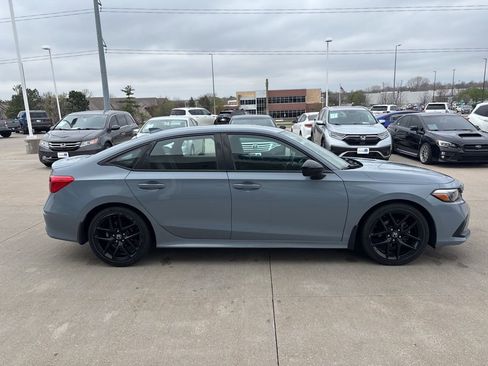 Used 2023 Honda Civic Sport image 4