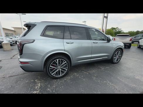 Used 2023 Cadillac XT6 Sport w/ Technology Package image 8