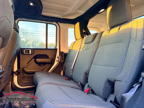Used 2024 Jeep Wrangler Unlimited Sport image 8