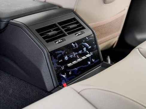 Certified 2025 Porsche Panamera 4 E-Hybrid AWD/4WD image 25