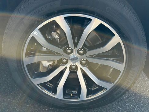 Used 2025 Ford Explorer ST-Line image 9