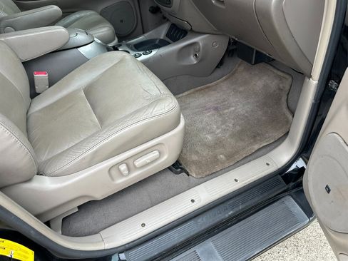 Used 2005 Toyota Sequoia Limited image 28