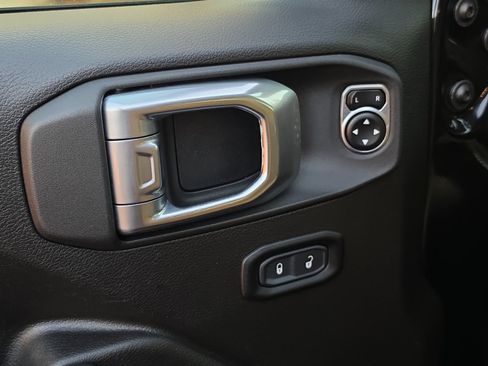 Used 2023 Jeep Gladiator Sport AWD/4WD image 17