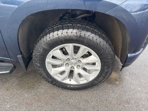 Used 2020 Chevrolet Silverado 1500 Custom w/ Custom Value Package image 11