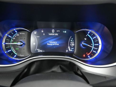 Used 2024 Chrysler Pacifica Select image 16