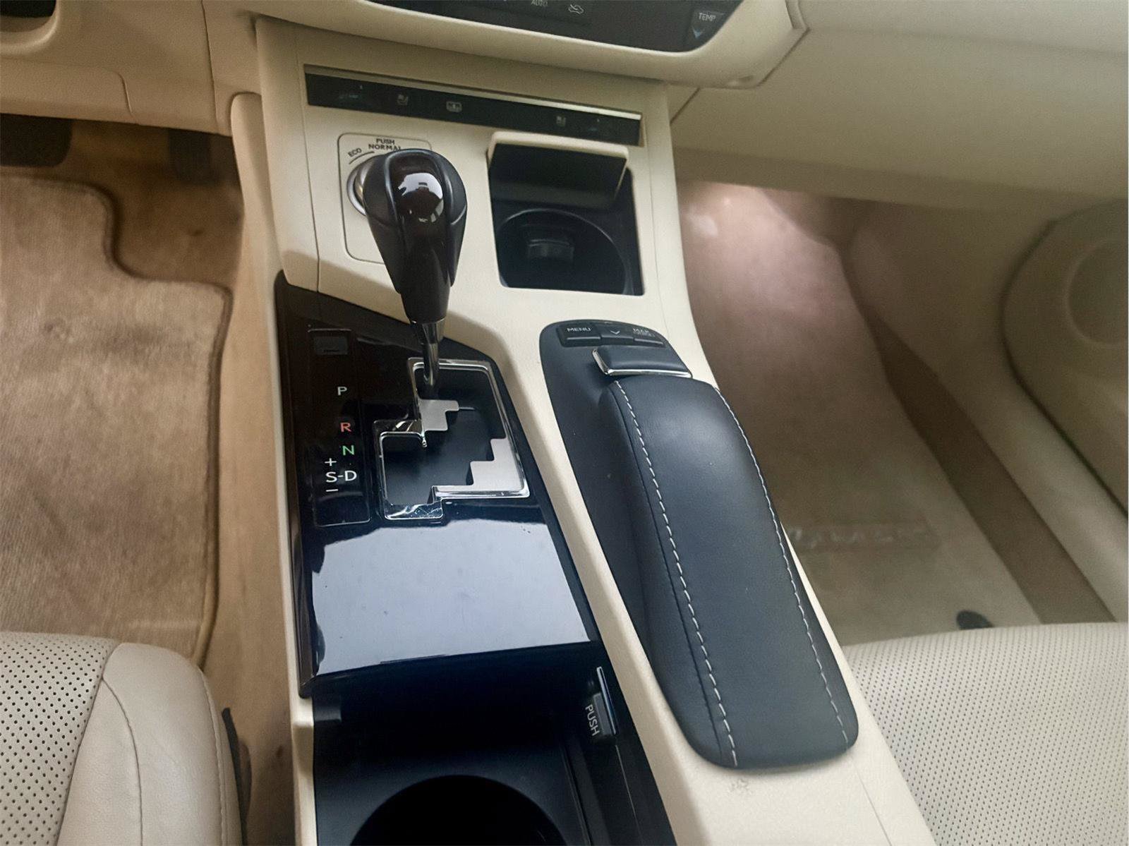Used 2013 Lexus ES 350 w/ Luxury Pkg FWD image 18