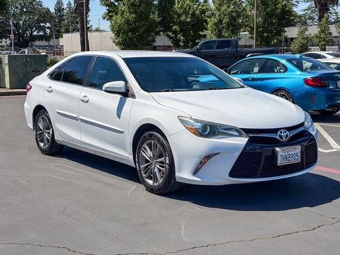 Used 2015 Toyota Camry SE FWD image 5