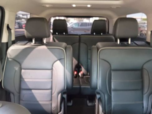 Used 2023 GMC Acadia Denali w/ Denali Ultimate Package FWD image 5