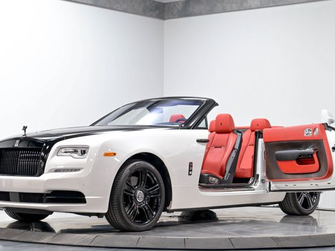 Used 2017 Rolls-Royce Dawn RWD image 2