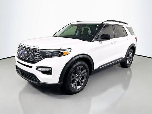 Used 2023 Ford Explorer XLT w/ Equipment Group 202A AWD/4WD image 3