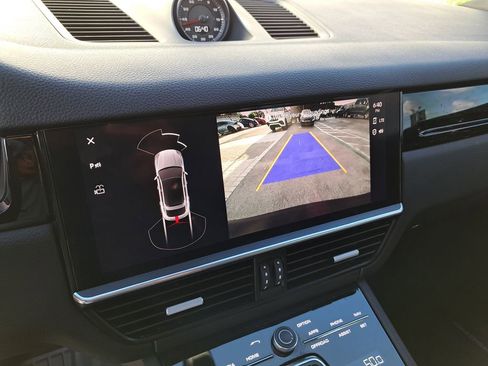 Used 2023 Porsche Cayenne Coupe image 23