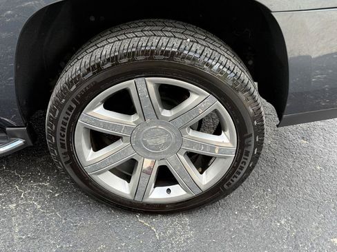 Used 2019 Cadillac Escalade Luxury RWD image 7