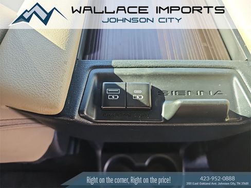 Used 2021 Toyota Sienna XLE image 27