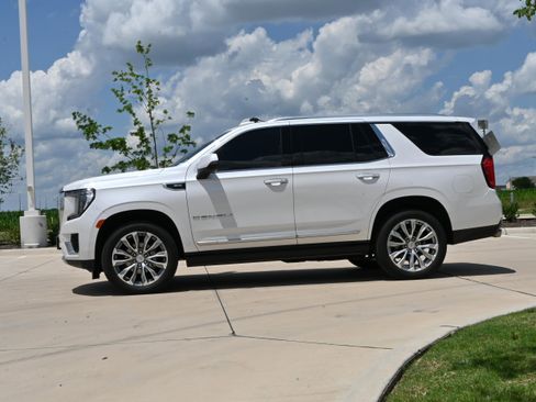 Used 2024 GMC Yukon Denali RWD image 6