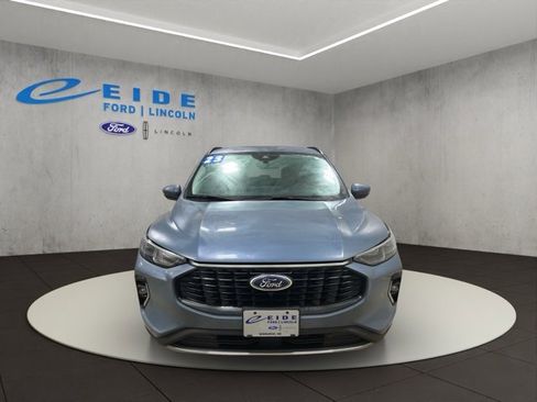 Used 2023 Ford Escape Platinum w/ Premium Technology Package image 4